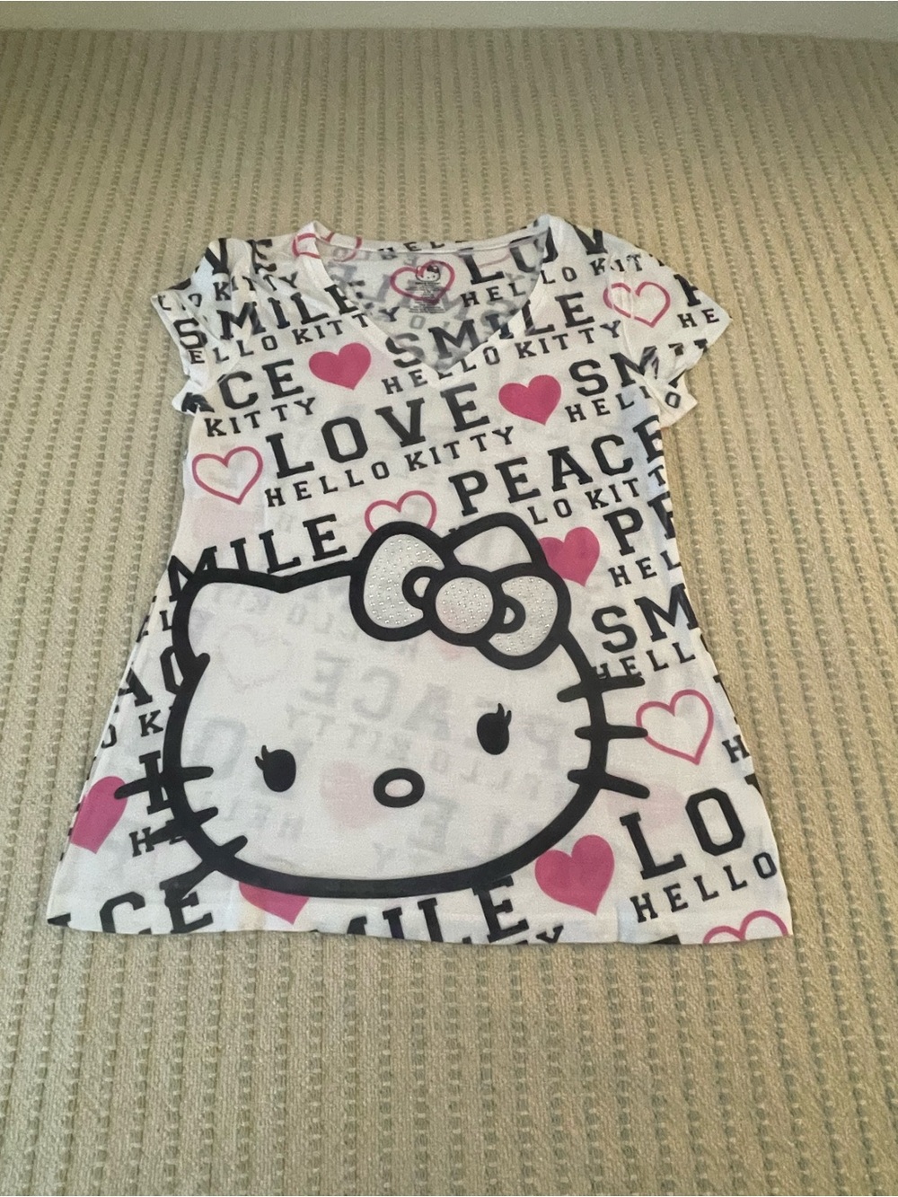 Hello Kitty White Tee with Pink Hearts and Black Graphic - Size: Large - Junior